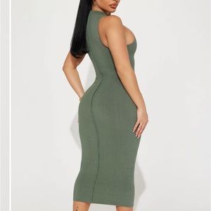 📍Fashion Nova Ribbed body con dress
